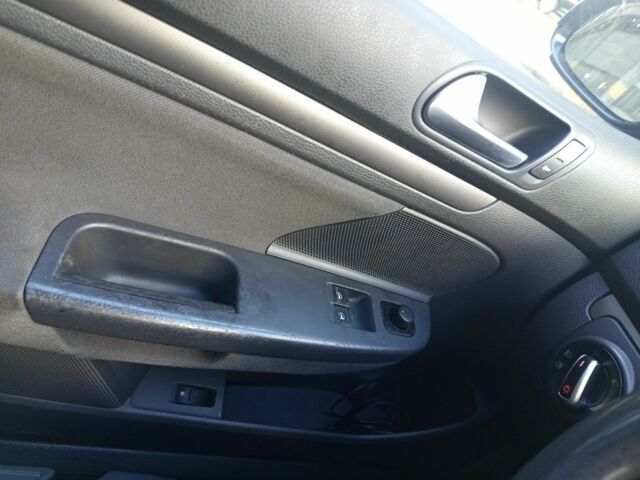 Черный Фольксваген Гольф, объемом двигателя 1.6 л и пробегом 200 тыс. км за 5300 $, фото 6 на Automoto.ua