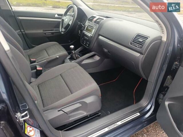 Черный Фольксваген Гольф, объемом двигателя 1.6 л и пробегом 202 тыс. км за 5999 $, фото 17 на Automoto.ua