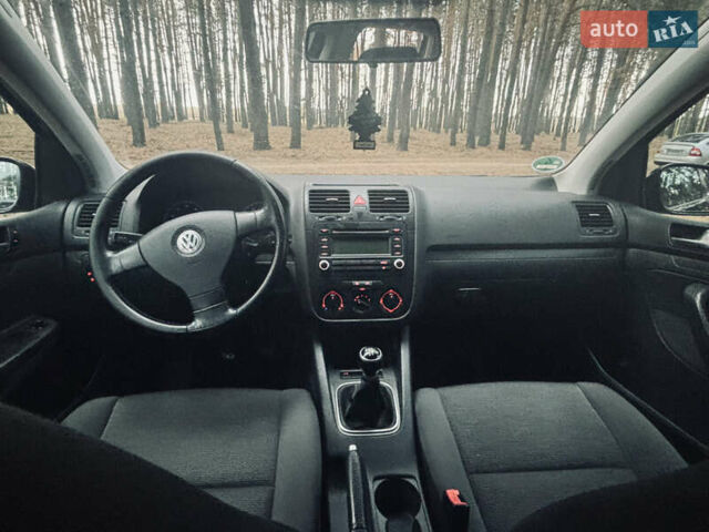 Черный Фольксваген Гольф, объемом двигателя 1.4 л и пробегом 268 тыс. км за 5650 $, фото 24 на Automoto.ua