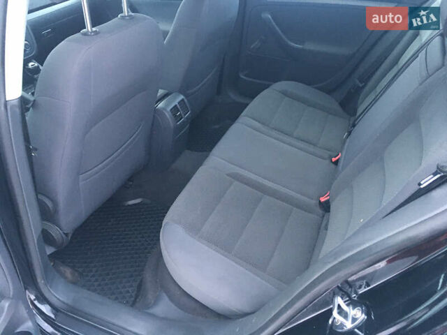 Чорний Фольксваген Гольф, об'ємом двигуна 1.6 л та пробігом 198 тис. км за 5850 $, фото 24 на Automoto.ua