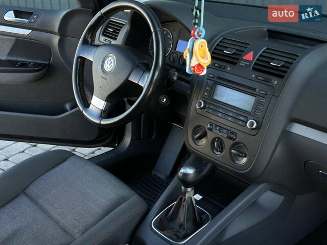 Черный Фольксваген Гольф, объемом двигателя 1.4 л и пробегом 278 тыс. км за 4500 $, фото 6 на Automoto.ua