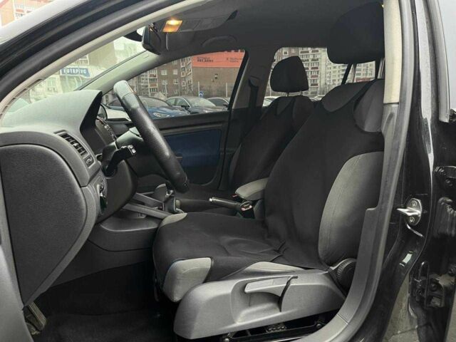 Черный Фольксваген Гольф, объемом двигателя 1.4 л и пробегом 268 тыс. км за 6490 $, фото 8 на Automoto.ua