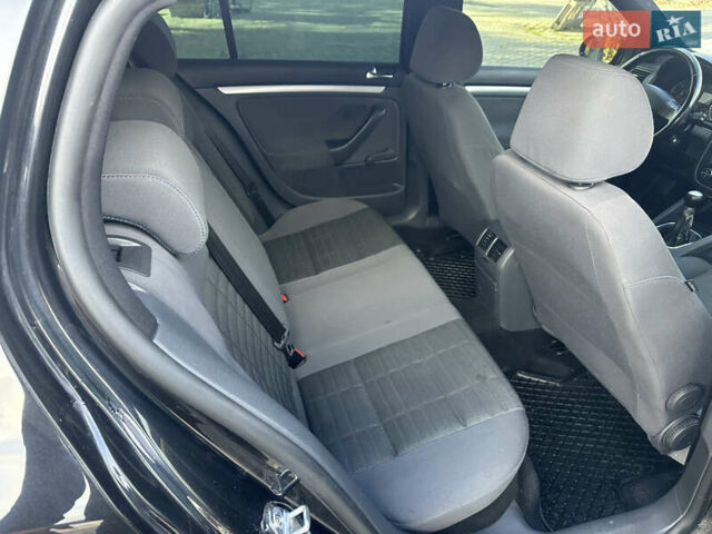 Черный Фольксваген Гольф, объемом двигателя 1.9 л и пробегом 320 тыс. км за 5800 $, фото 21 на Automoto.ua