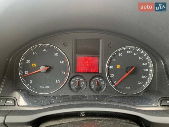 Черный Фольксваген Гольф, объемом двигателя 1.39 л и пробегом 242 тыс. км за 5400 $, фото 5 на Automoto.ua