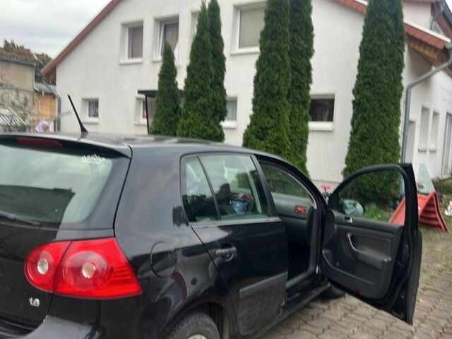 Черный Фольксваген Гольф, объемом двигателя 1.6 л и пробегом 200 тыс. км за 4850 $, фото 1 на Automoto.ua