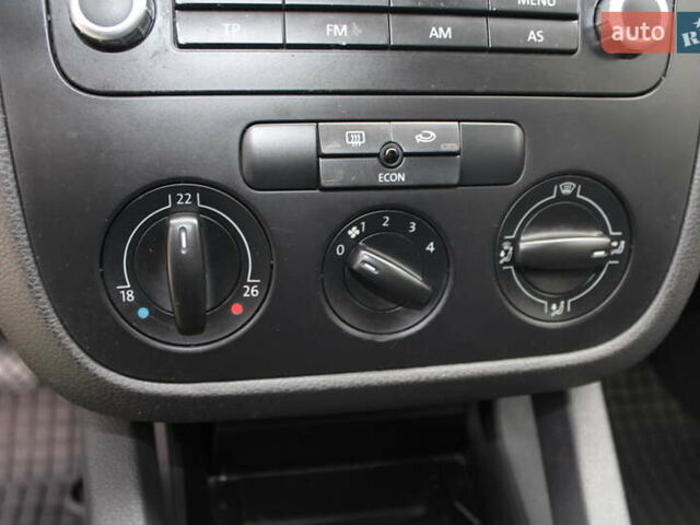 Чорний Фольксваген Гольф, об'ємом двигуна 1.6 л та пробігом 205 тис. км за 5690 $, фото 49 на Automoto.ua