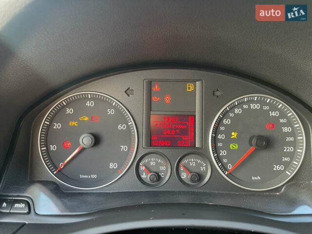 Черный Фольксваген Гольф, объемом двигателя 1.6 л и пробегом 138 тыс. км за 6500 $, фото 13 на Automoto.ua