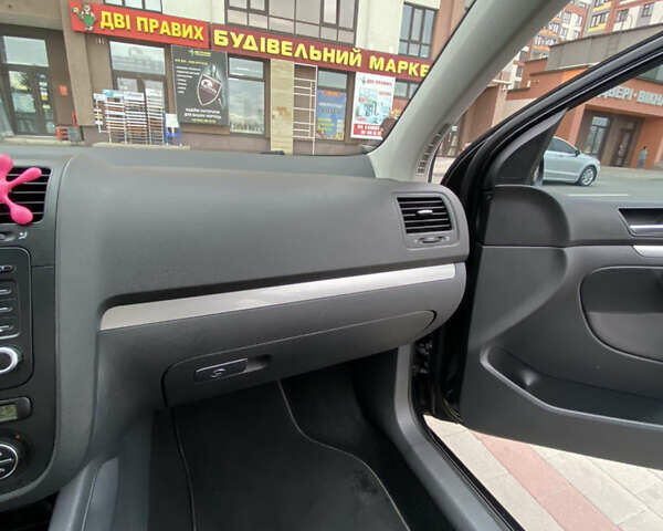 Чорний Фольксваген Гольф, об'ємом двигуна 1.6 л та пробігом 190 тис. км за 6032 $, фото 14 на Automoto.ua