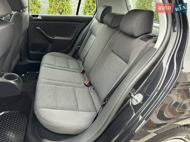 Черный Фольксваген Гольф, объемом двигателя 1.4 л и пробегом 187 тыс. км за 6500 $, фото 38 на Automoto.ua