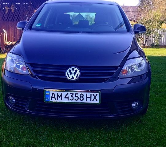 Черный Фольксваген Гольф, объемом двигателя 1.6 л и пробегом 143 тыс. км за 5900 $, фото 5 на Automoto.ua