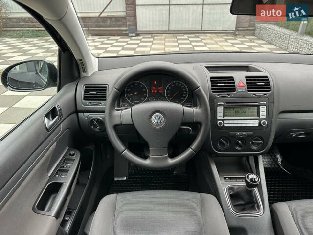 Черный Фольксваген Гольф, объемом двигателя 1.4 л и пробегом 187 тыс. км за 6500 $, фото 71 на Automoto.ua
