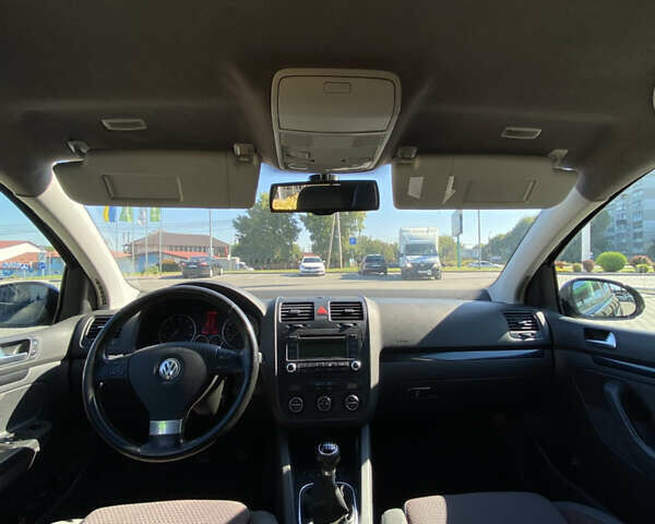 Чорний Фольксваген Гольф, об'ємом двигуна 1.39 л та пробігом 280 тис. км за 5999 $, фото 5 на Automoto.ua