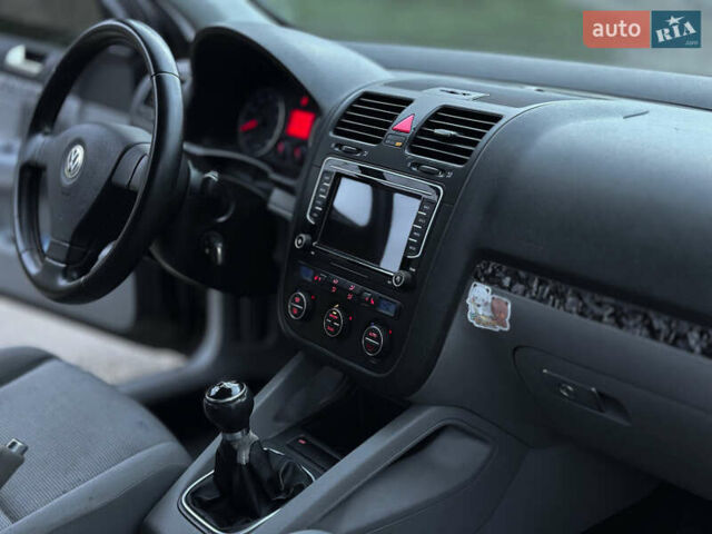 Черный Фольксваген Гольф, объемом двигателя 1.6 л и пробегом 299 тыс. км за 5800 $, фото 16 на Automoto.ua