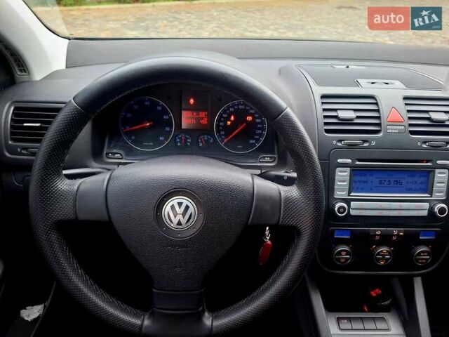Черный Фольксваген Гольф, объемом двигателя 1.6 л и пробегом 219 тыс. км за 6400 $, фото 6 на Automoto.ua