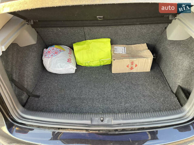 Черный Фольксваген Гольф, объемом двигателя 1.6 л и пробегом 138 тыс. км за 6500 $, фото 18 на Automoto.ua