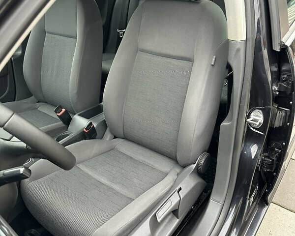 Черный Фольксваген Гольф, объемом двигателя 1.4 л и пробегом 187 тыс. км за 6500 $, фото 30 на Automoto.ua