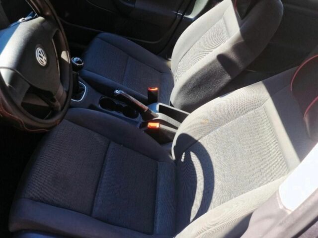 Черный Фольксваген Гольф, объемом двигателя 1.6 л и пробегом 200 тыс. км за 4850 $, фото 12 на Automoto.ua