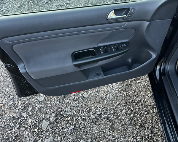 Чорний Фольксваген Гольф, об'ємом двигуна 1.6 л та пробігом 181 тис. км за 5899 $, фото 10 на Automoto.ua