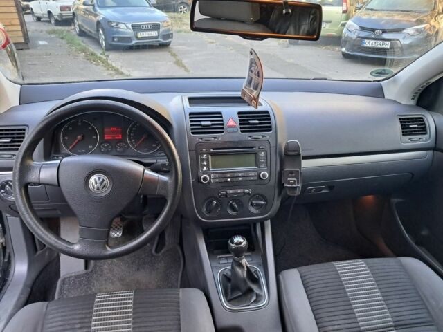 Чорний Фольксваген Гольф, об'ємом двигуна 2 л та пробігом 299 тис. км за 3600 $, фото 5 на Automoto.ua