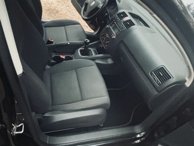 Черный Фольксваген Гольф, объемом двигателя 1.4 л и пробегом 268 тыс. км за 5600 $, фото 13 на Automoto.ua