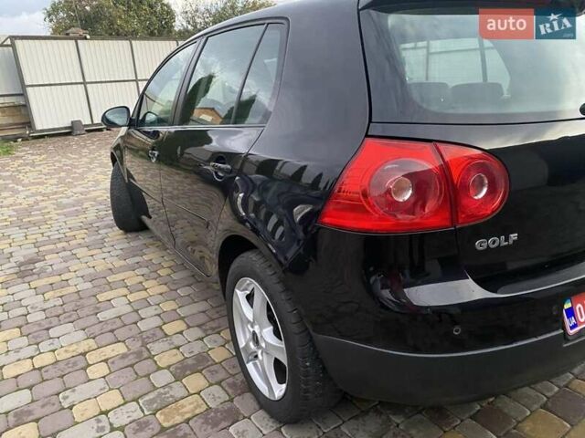 Черный Фольксваген Гольф, объемом двигателя 1.6 л и пробегом 246 тыс. км за 5200 $, фото 1 на Automoto.ua