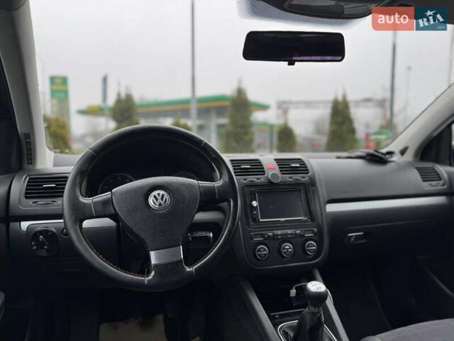 Черный Фольксваген Гольф, объемом двигателя 1.6 л и пробегом 195 тыс. км за 5150 $, фото 18 на Automoto.ua