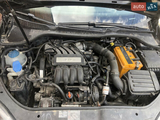 Черный Фольксваген Гольф, объемом двигателя 1.6 л и пробегом 230 тыс. км за 3500 $, фото 6 на Automoto.ua