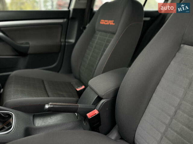 Черный Фольксваген Гольф, объемом двигателя 1.6 л и пробегом 221 тыс. км за 6600 $, фото 34 на Automoto.ua