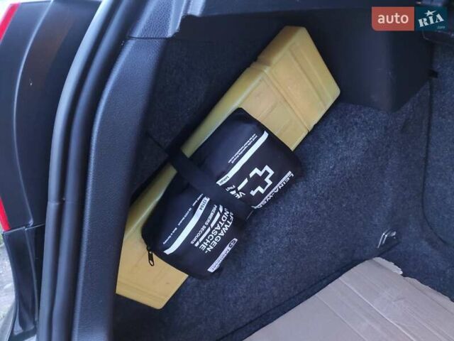 Черный Фольксваген Гольф, объемом двигателя 1.6 л и пробегом 250 тыс. км за 7500 $, фото 14 на Automoto.ua