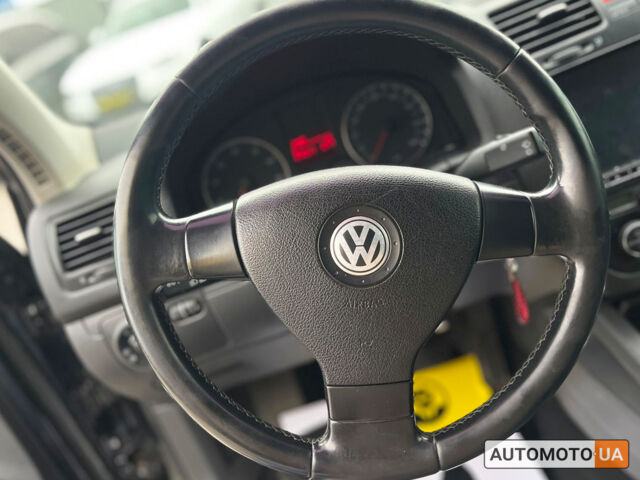 Черный Фольксваген Гольф, объемом двигателя 1.6 л и пробегом 240 тыс. км за 7900 $, фото 10 на Automoto.ua
