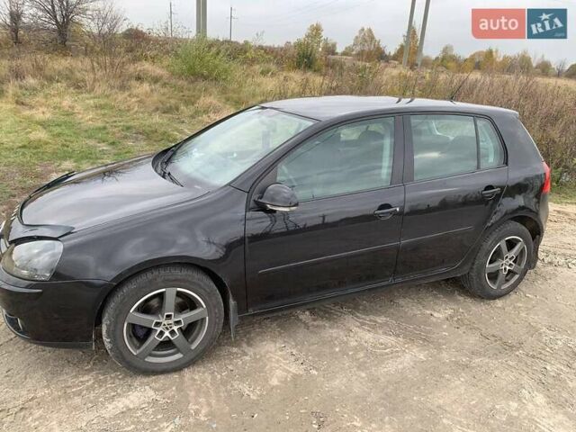 Черный Фольксваген Гольф, объемом двигателя 1.39 л и пробегом 242 тыс. км за 5400 $, фото 1 на Automoto.ua