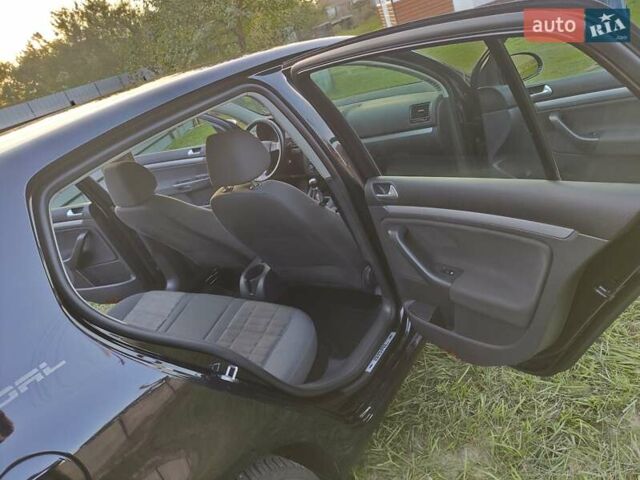 Черный Фольксваген Гольф, объемом двигателя 1.6 л и пробегом 250 тыс. км за 7500 $, фото 17 на Automoto.ua