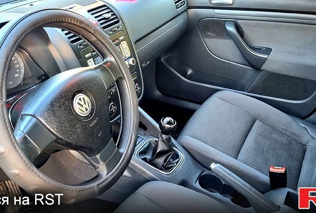 Черный Фольксваген Гольф, объемом двигателя 1.6 л и пробегом 236 тыс. км за 5800 $, фото 5 на Automoto.ua