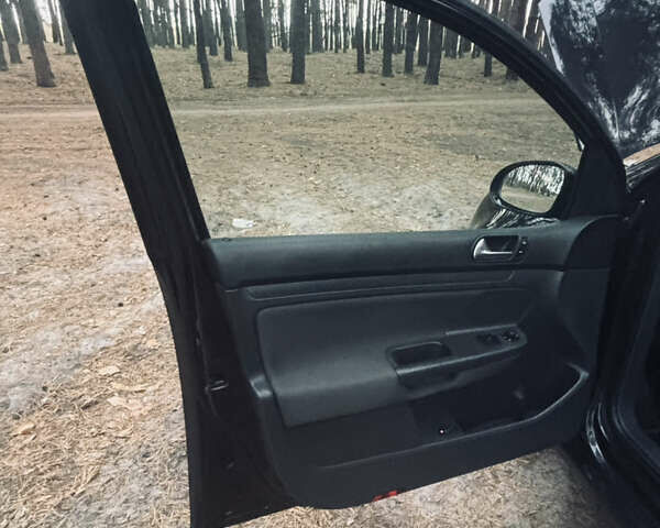 Черный Фольксваген Гольф, объемом двигателя 1.4 л и пробегом 268 тыс. км за 5650 $, фото 42 на Automoto.ua