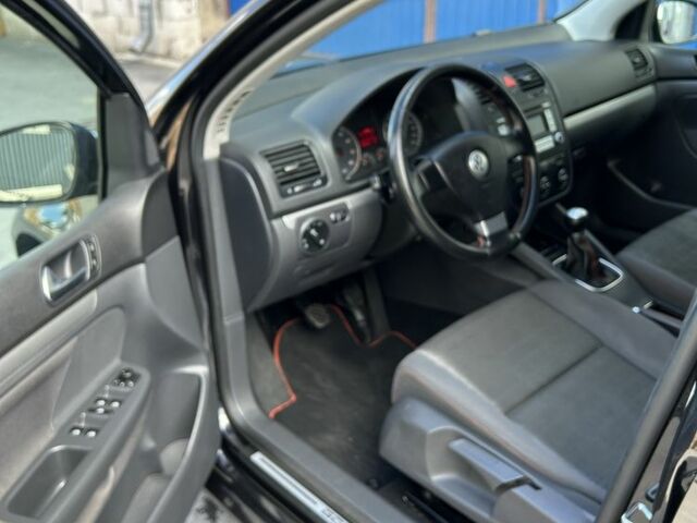 Черный Фольксваген Гольф, объемом двигателя 1.4 л и пробегом 288 тыс. км за 5350 $, фото 4 на Automoto.ua