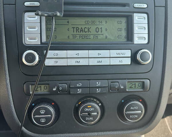 Чорний Фольксваген Гольф, об'ємом двигуна 1.6 л та пробігом 283 тис. км за 6400 $, фото 16 на Automoto.ua