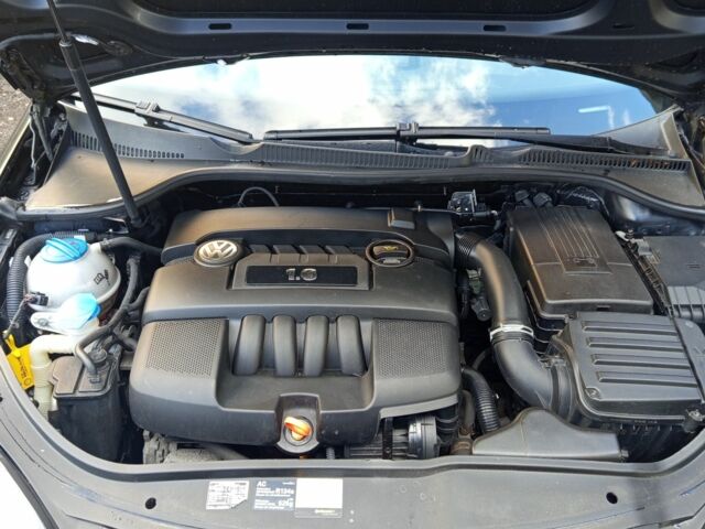 Черный Фольксваген Гольф, объемом двигателя 1.6 л и пробегом 200 тыс. км за 5300 $, фото 10 на Automoto.ua