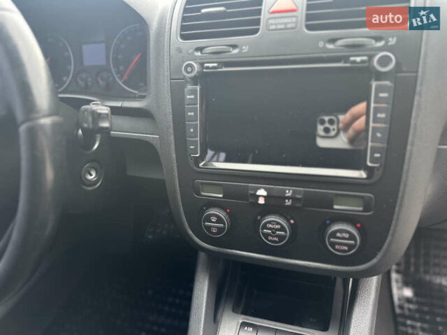 Черный Фольксваген Гольф, объемом двигателя 1.4 л и пробегом 234 тыс. км за 4500 $, фото 4 на Automoto.ua