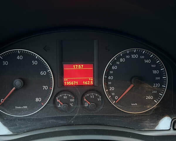 Черный Фольксваген Гольф, объемом двигателя 1.6 л и пробегом 195 тыс. км за 5900 $, фото 15 на Automoto.ua