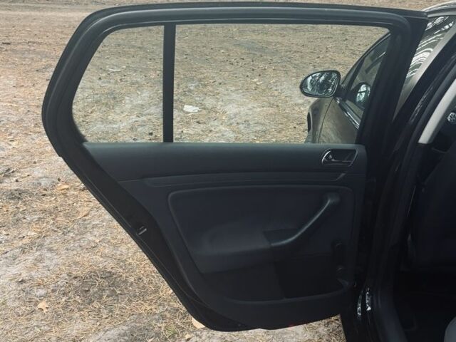 Черный Фольксваген Гольф, объемом двигателя 1.4 л и пробегом 268 тыс. км за 5600 $, фото 21 на Automoto.ua