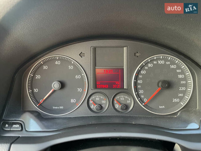 Черный Фольксваген Гольф, объемом двигателя 1.6 л и пробегом 138 тыс. км за 6500 $, фото 9 на Automoto.ua