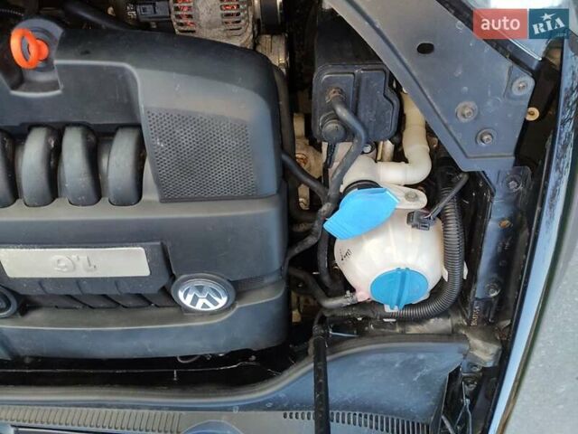 Черный Фольксваген Гольф, объемом двигателя 1.6 л и пробегом 250 тыс. км за 7500 $, фото 9 на Automoto.ua