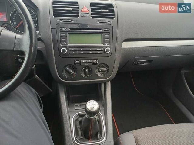 Чорний Фольксваген Гольф, об'ємом двигуна 1.6 л та пробігом 212 тис. км за 5900 $, фото 28 на Automoto.ua