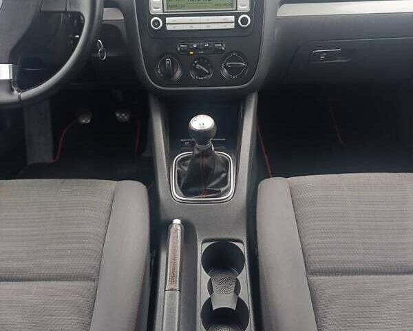 Черный Фольксваген Гольф, объемом двигателя 1.6 л и пробегом 202 тыс. км за 5999 $, фото 4 на Automoto.ua