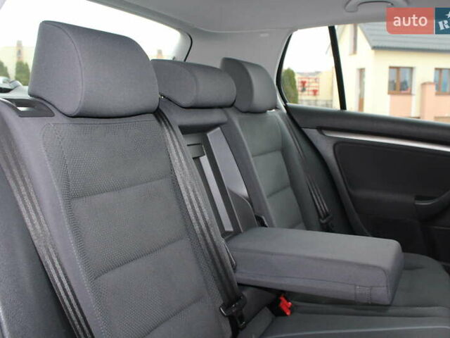 Чорний Фольксваген Гольф, об'ємом двигуна 1.6 л та пробігом 205 тис. км за 5690 $, фото 69 на Automoto.ua