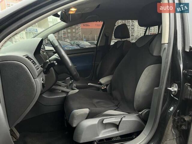 Черный Фольксваген Гольф, объемом двигателя 1.39 л и пробегом 268 тыс. км за 6490 $, фото 8 на Automoto.ua