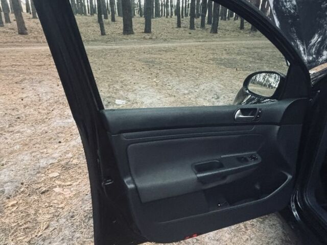 Черный Фольксваген Гольф, объемом двигателя 1.4 л и пробегом 268 тыс. км за 5600 $, фото 11 на Automoto.ua