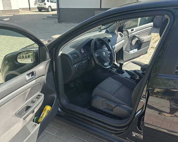 Чорний Фольксваген Гольф, об'ємом двигуна 1.6 л та пробігом 283 тис. км за 6400 $, фото 11 на Automoto.ua