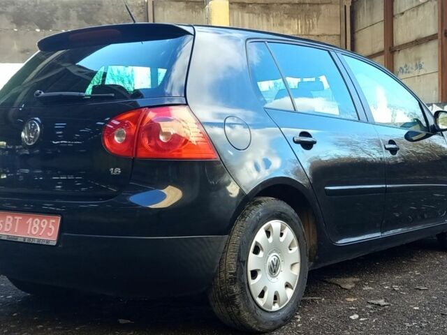 Черный Фольксваген Гольф, объемом двигателя 1.6 л и пробегом 200 тыс. км за 5300 $, фото 1 на Automoto.ua