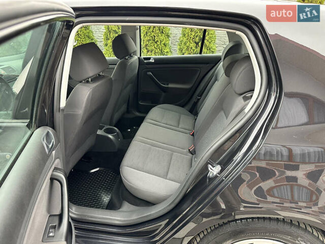 Черный Фольксваген Гольф, объемом двигателя 1.4 л и пробегом 187 тыс. км за 6500 $, фото 37 на Automoto.ua